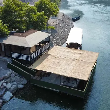 I Koman キャンプ場 Shkodër