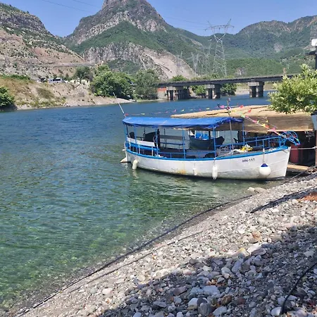 I Koman مكان تخييم شكودر